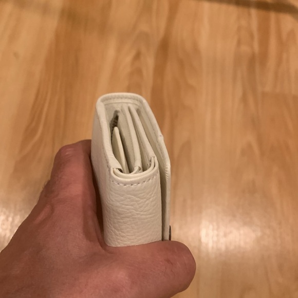 BURBERRY WOMEN’S LEATHER TRI-FOLD WALLET - Picture 9 of 12